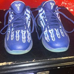 Kobe X-rays Used Low Price Because Of Worn Off A But But Still A Lot Of Grip And Size 5