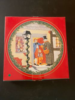 Vintage Christmas Collector Plate in Box