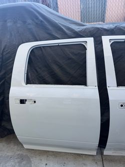 2018 Right rear door dodge ram 1500 shell only