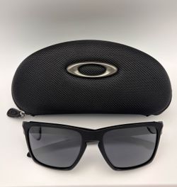 Oakley Sliver sunglasses matte black with case