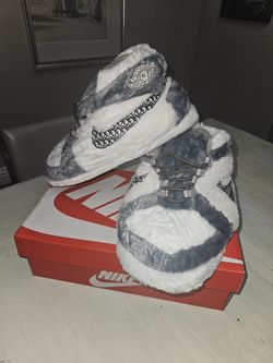 JORDONS BIG FLUFFY SLIPPERS