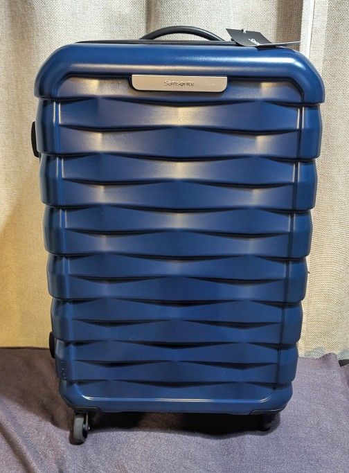 Samsonite "Glengariff X" 24” Hardshell Spinner Luggage *NWT*
