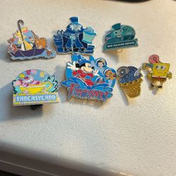 7 Disney Collectible Pins