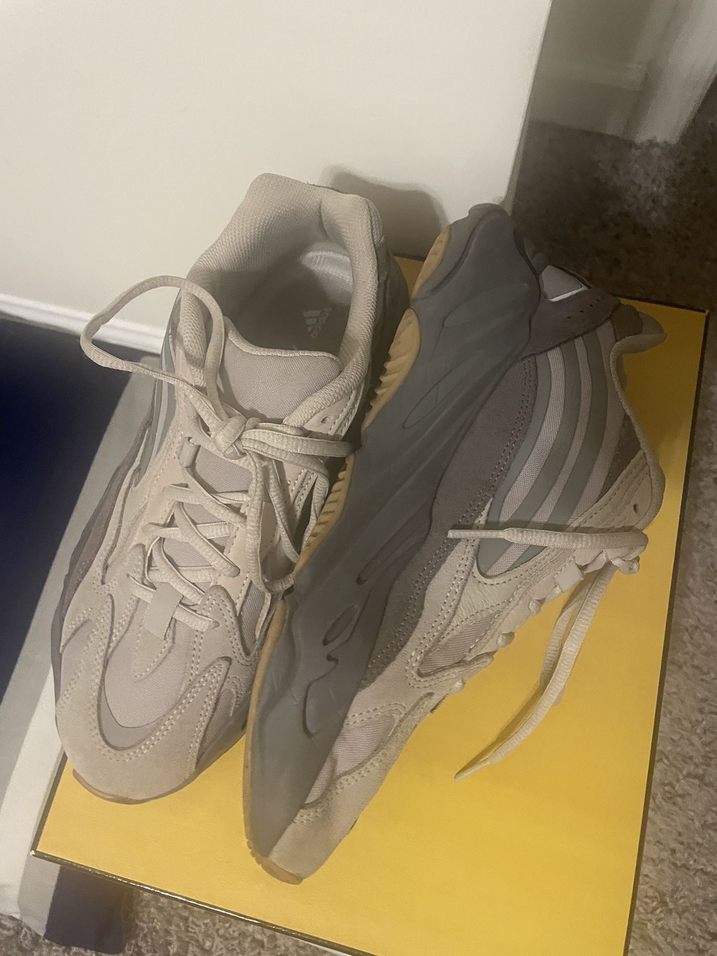 Men’s Yeezy Sneakers 9