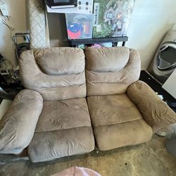 Reclinable couch