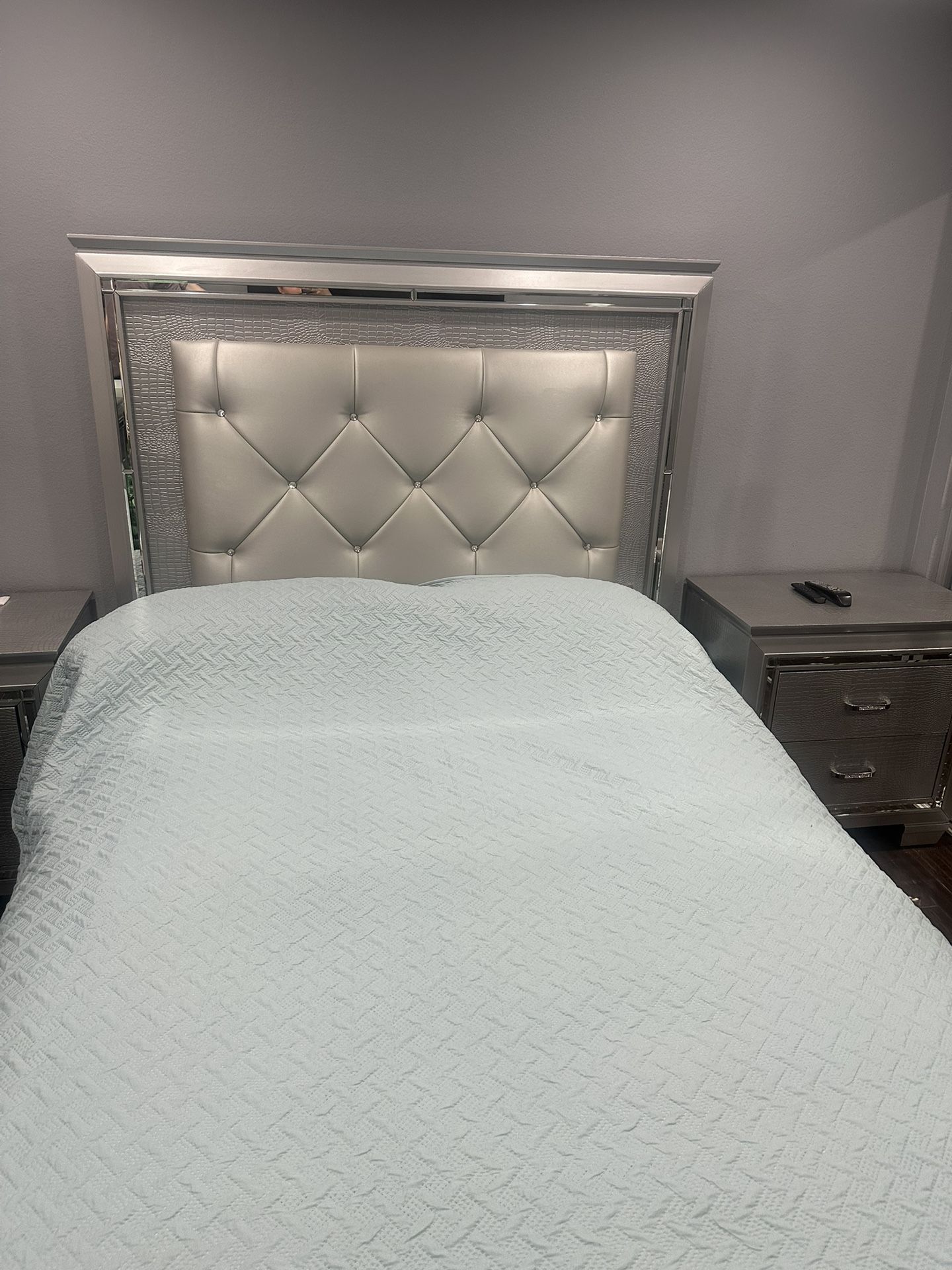 Light Grey Bedroom Set