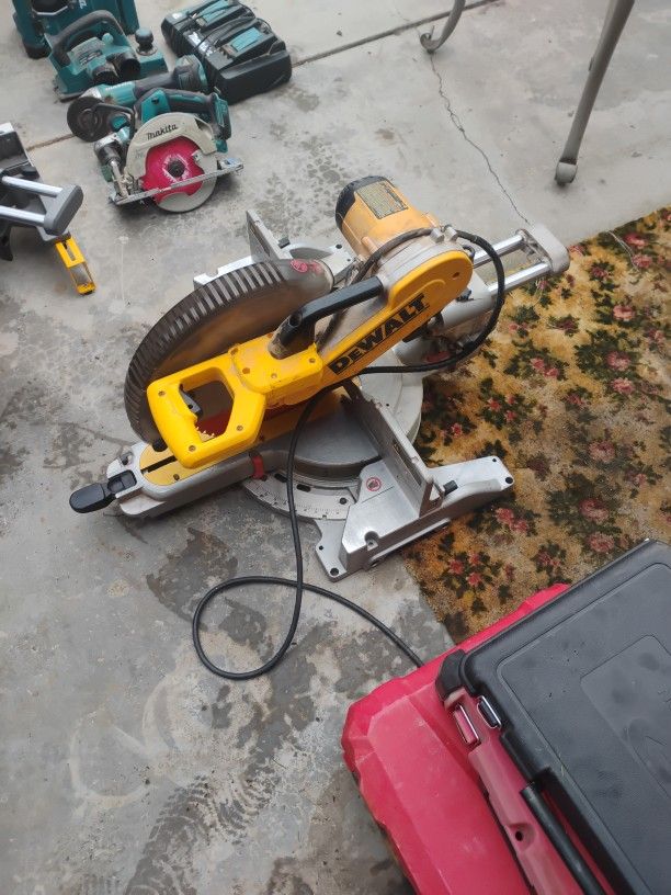 DeWalt Sliding Compound Miter Saw Corded