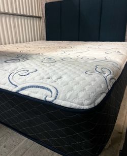 Nice 🩵KING 🩵mattress 🩵ONLY