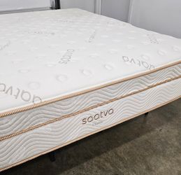 LIKE NEW! Saatva Classic Firm King Mattress - Delivery Available