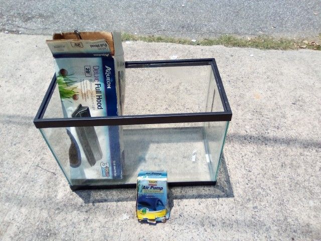 20 Gallon Fish Tank+Pump+Light