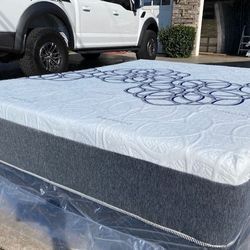 Queen Bamboo Hybrid Cool Gel Memory Foam Mattress!!