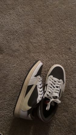 Travis Scotts Jordan 1 Low size 9.5