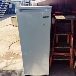 Thomson 6.5 Cu.Ft. Upright Freezer 