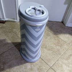 Diaper bin/ Genie