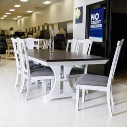 Nashbryn Gray/White Dining Room Set / Dining table and Chairs 