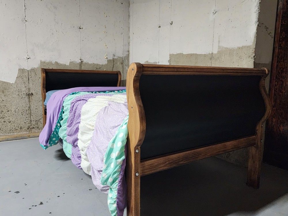Twin Sleigh Bed