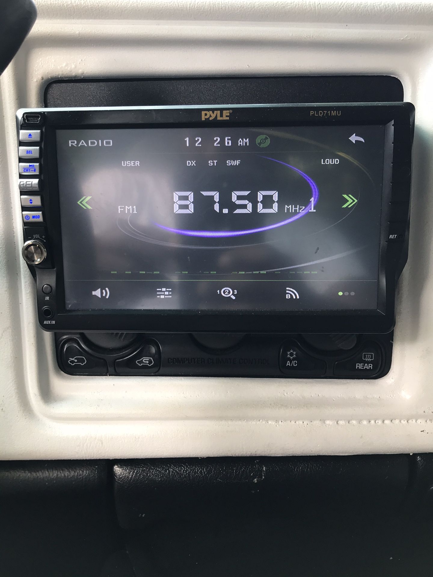 Touchscreen 7.5 tv/cd player