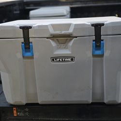 LIFETIME HEAVY DUTY ICE CHEST