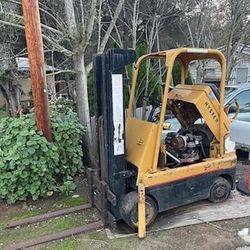Hyster Forklift (Needs Work)