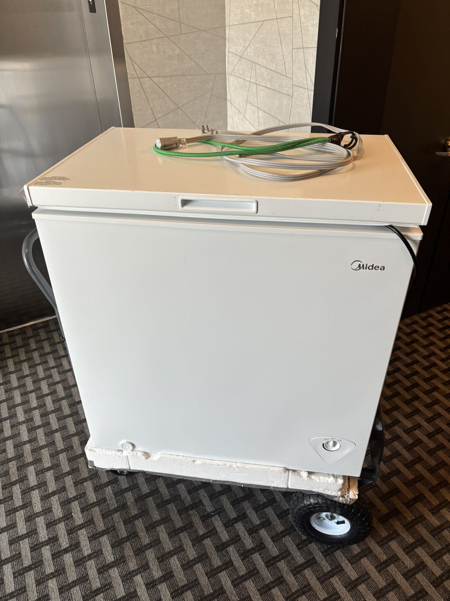 Midea -Chest Freezer