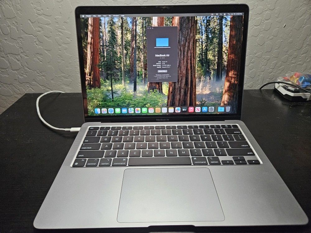 2020 MacBook Air 13" M1 - Space Gray