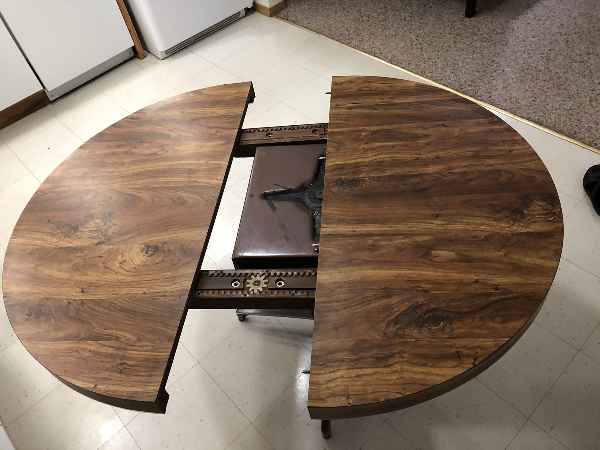 Extendable kitchen & dining table for $35