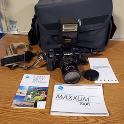 Minolta Maxxum 7000 Film 35mm Camera Kit