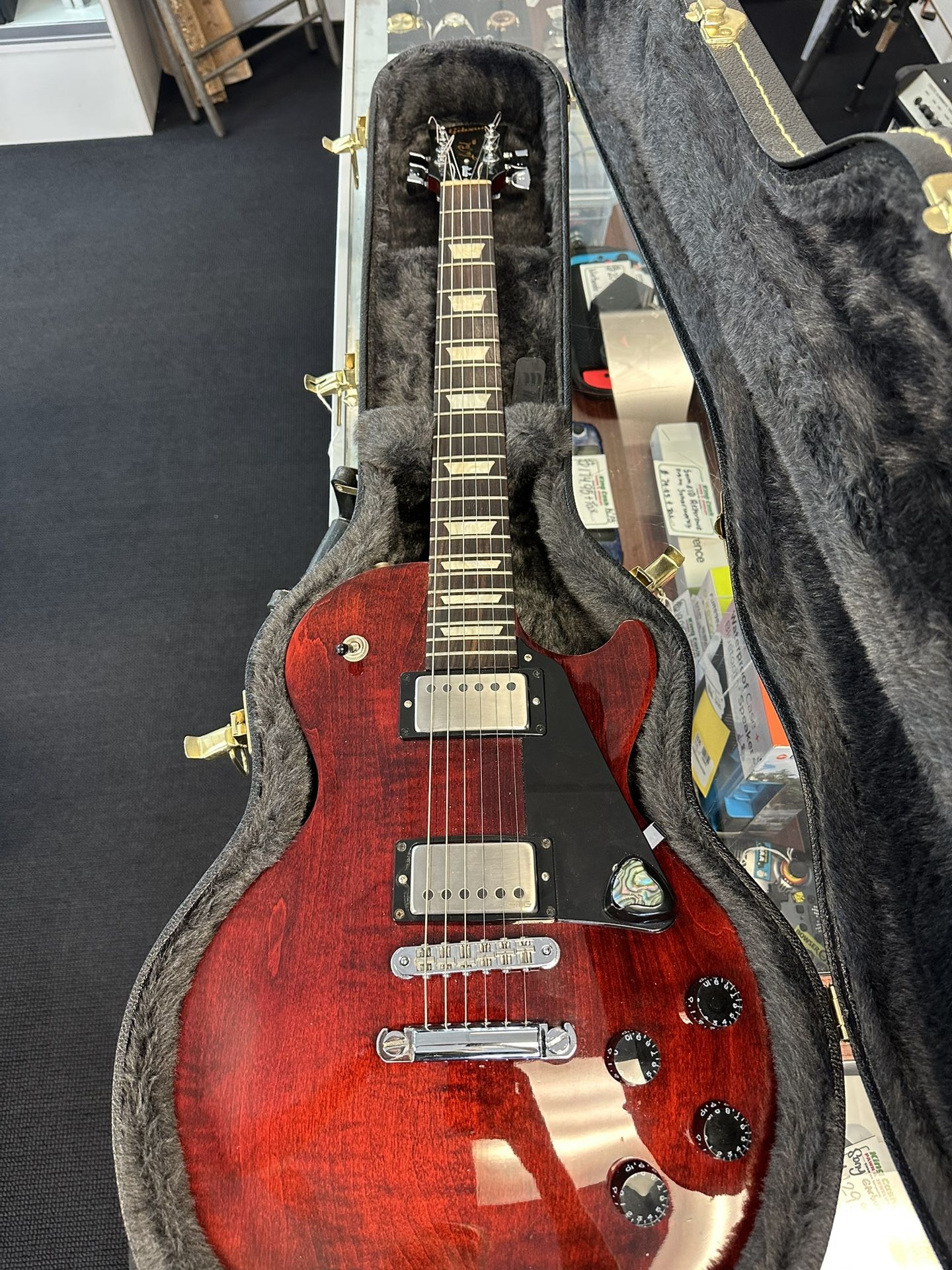Gibson Les Paul Studio With Hard shell Case