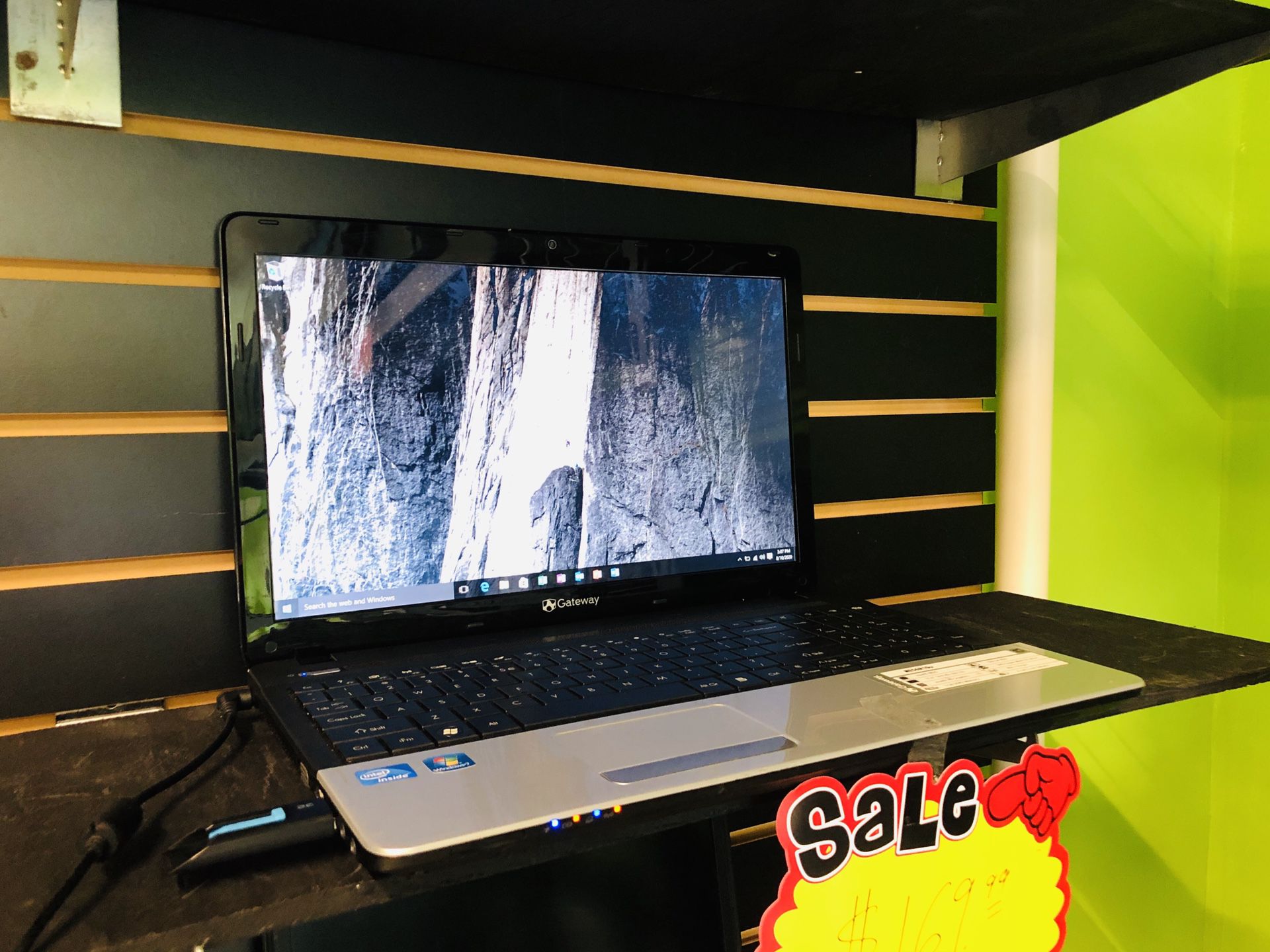 📚 blowout sales today 📚 lots of laptop 💻 best deals in Tampa 🔥