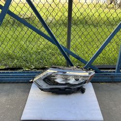 2017-2020 Nissan Rogue Drive Headlight Used Oem 