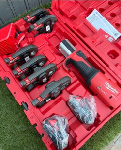 Milwaukee M18 FORCE LOGIC Press Tool Kit w/ CTS Copper 1/2 in - 2 in. Jaws (6-Jaws Incl