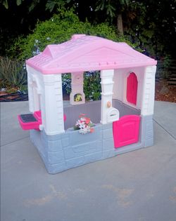 Play House Great Condition