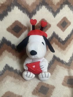 Hallmark Plush Snoopy Peanuts Stuffed Animal 9" Valentine Hearts Envelope