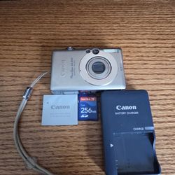 Canon PowerShot SD300 Digital Elph Camera With Battery Tested Works 