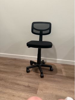 Selling rolly computer chair in Great Condition