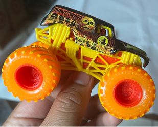 Spin Master Monster Jam Fire & Ice Grave Digger🔥 Exclusive 1:64 Scale Pre-Owned