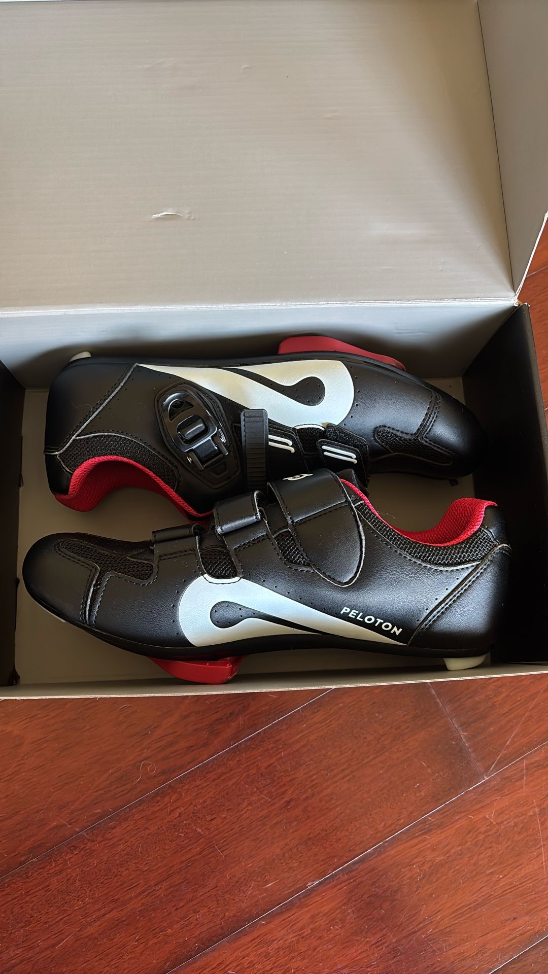 Size 39 Peloton Clip In Bike Cycling Shoes