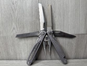 Leatherman Charge Multi-tool - Aluminum Scale *Discontinued* (A1D022378)