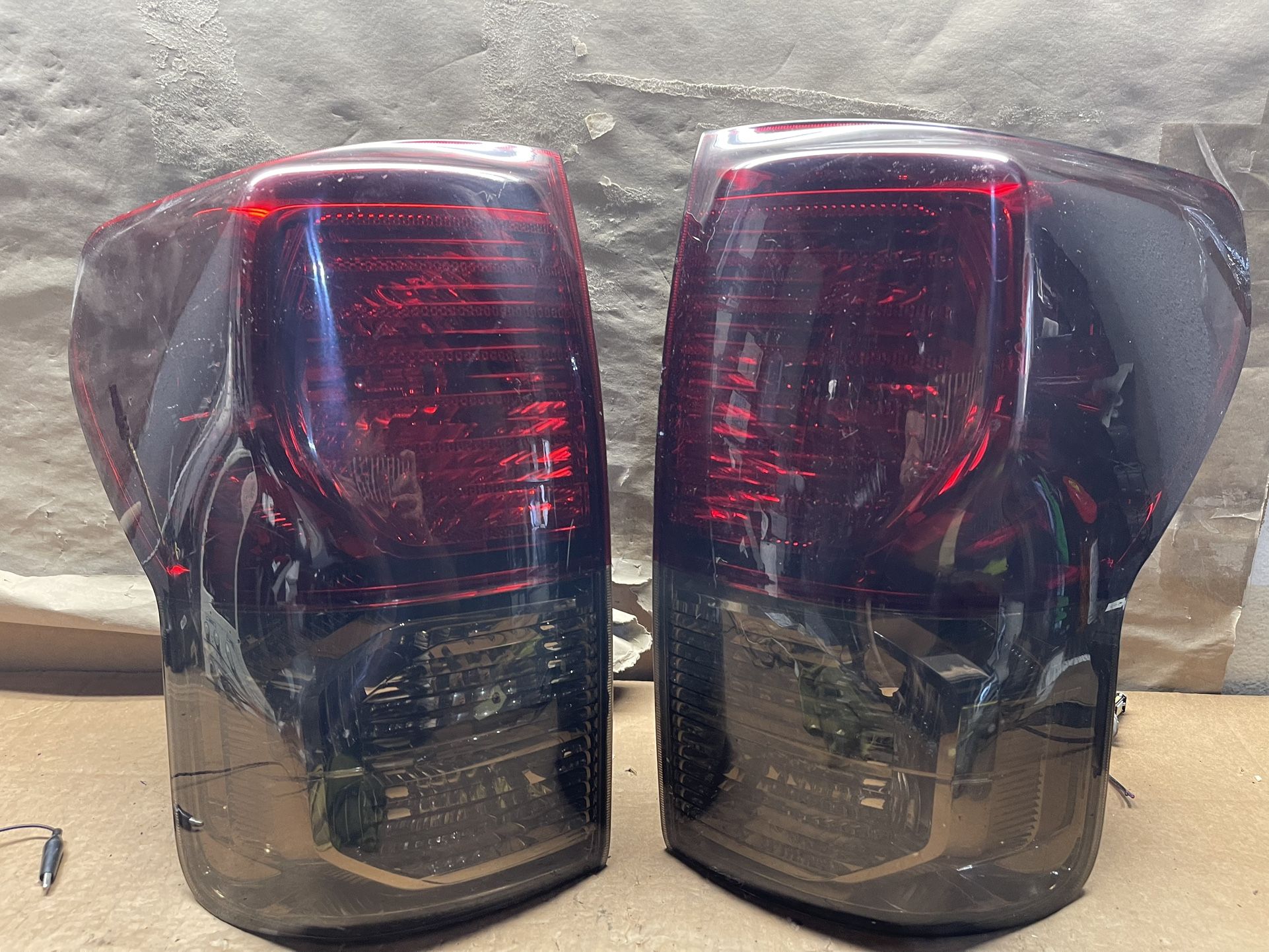 Ot13 Fit 07-09 Toyota Tundra Taillight Pair Smoke