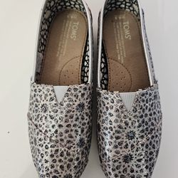 TOMS Women Slip-on Shoes 6.5 Silver Glitter 