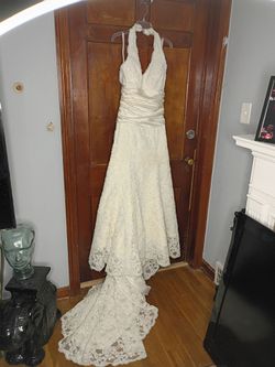 Ivory Lace Halter Wedding Dress with Train