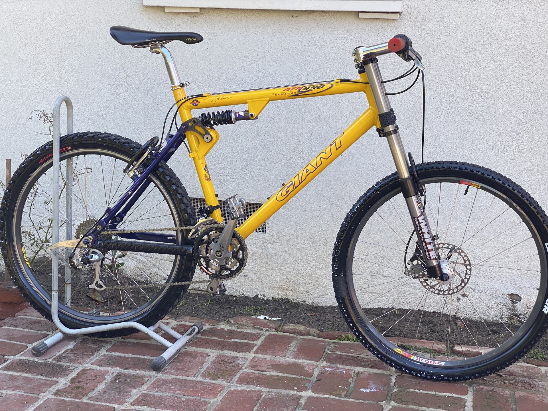 Giant ATX 990 CU92 Norba National Downhill Champion Mtb john tomac bike