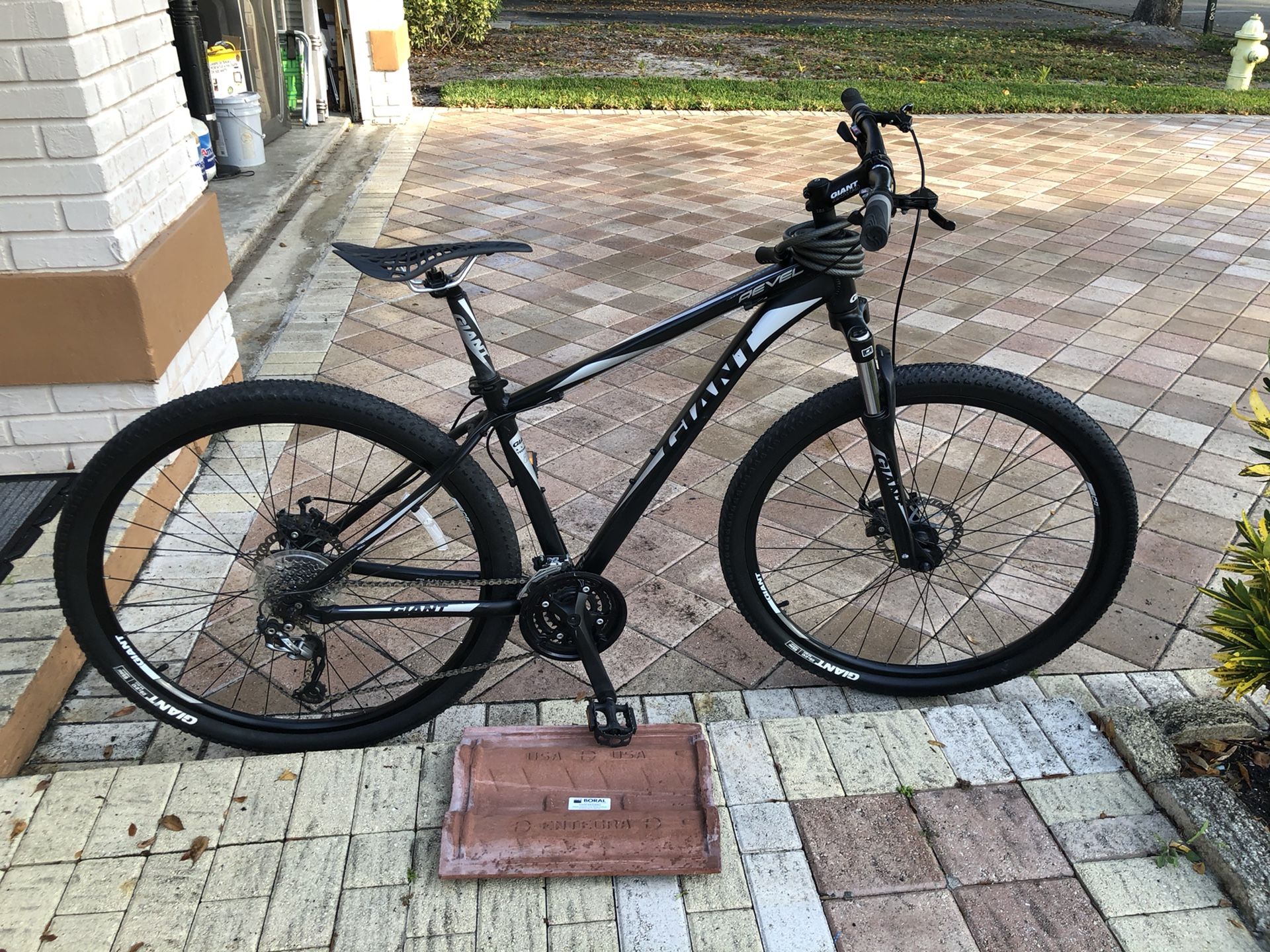 Giant Revel 29 mountain bike B