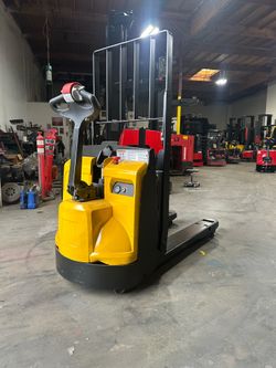 2021 Yale pallet jack