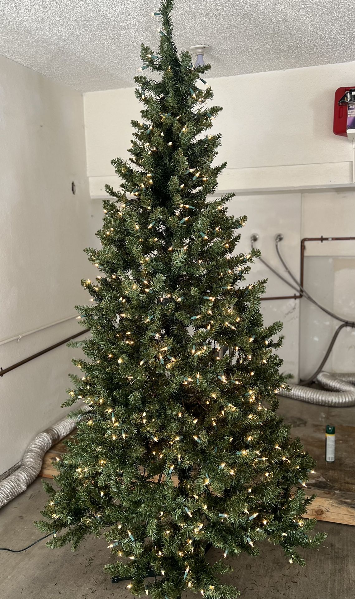 CHRISTMAS TREE 7.5’ MISSOURI PINE