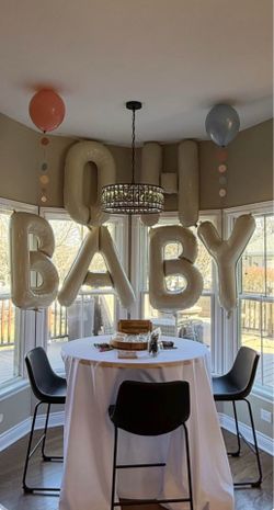 Gender reveal decor
