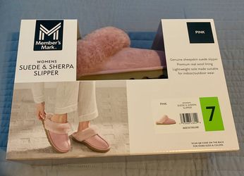 New - Women’s Size 7 Pink Slippers