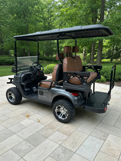 2025 SDLANCH 4 Seat Battery Powered Golf Cart in like new condition