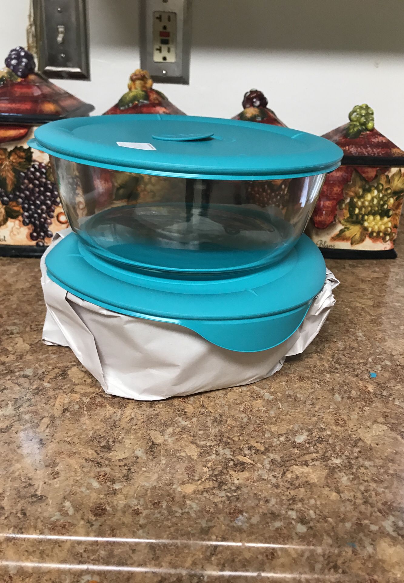 Brand New Microwaveable Pyrex container