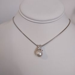 14kt white gold pearl necklace